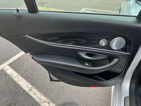 Used 2017 Mercedes-Benz E 300 4MATIC image 39