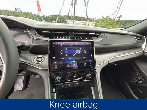 Used 2024 Jeep Grand Cherokee Limited image 35