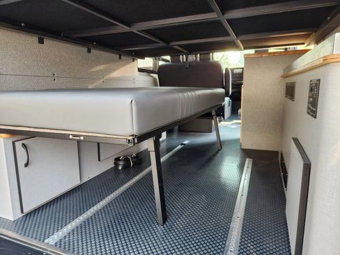 Used 2024 Mercedes-Benz Sprinter 2500 image 9