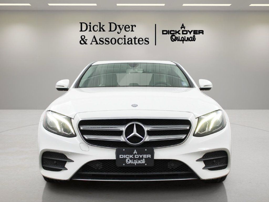 Used 2017 Mercedes-Benz E 300 4MATIC image 4