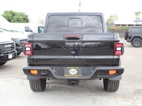 Used 2021 Jeep Gladiator Overland AWD/4WD image 4