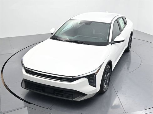 New 2025 Kia K4 LXS image 40