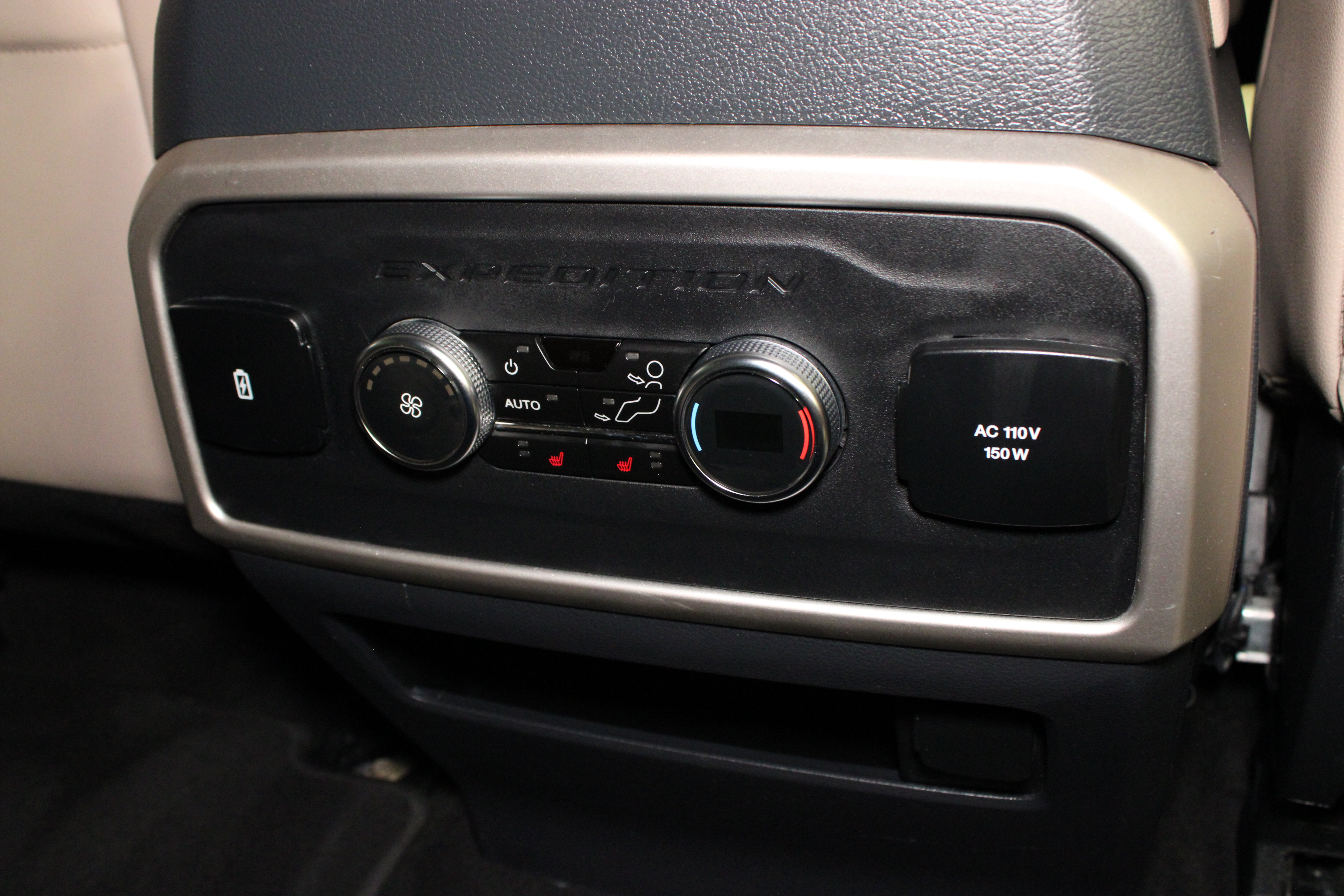 Used 2024 Ford Expedition Limited AWD/4WD image 19