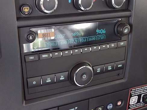 Used 2025 GMC Savana 2500 w/ Driver Convenience Package image 15