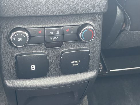 Used 2018 Ford Explorer Platinum AWD/4WD image 30