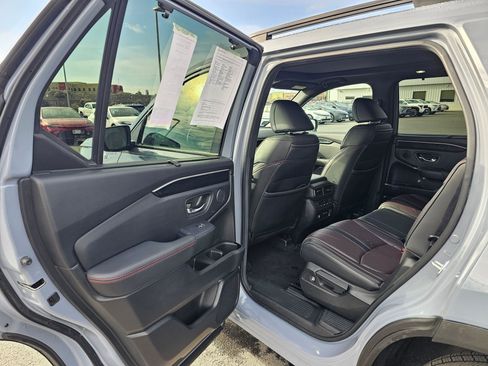 Used 2025 Honda Pilot Black Edition image 16