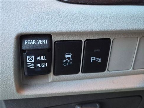 Used 2019 Toyota Sienna XLE w/ XLE Navigation Package FWD image 13