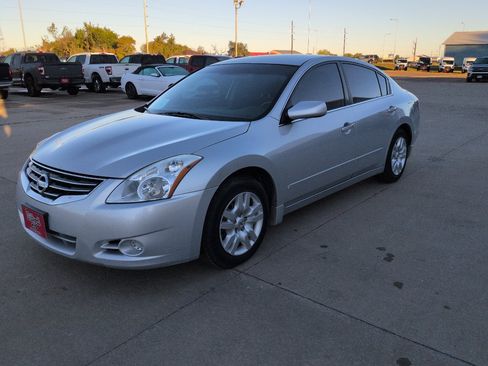 Used 2010 Nissan Altima 2.5 S FWD image 4