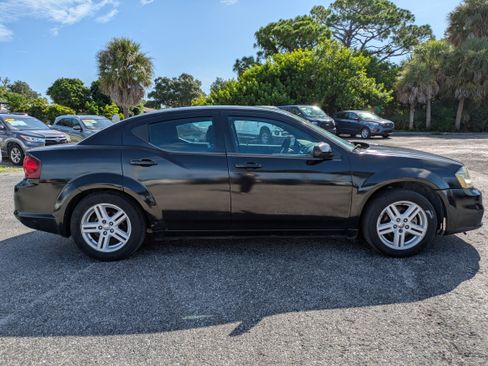 Used 2013 Dodge Avenger SXT FWD image 3