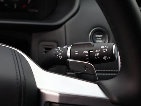 Used 2025 Land Rover Discovery Metropolitan Edition AWD/4WD image 33