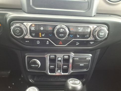 Used 2018 Jeep Wrangler Unlimited Sport S image 19