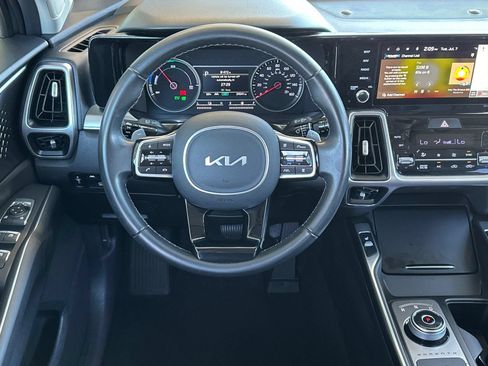 Certified 2023 Kia Sorento EX AWD/4WD image 17
