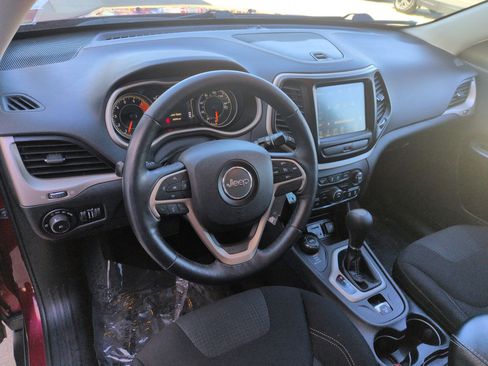 Used 2017 Jeep Cherokee Latitude w/ Cold Weather Group image 10