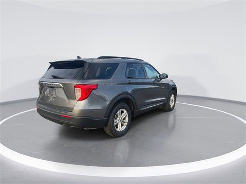 Used 2022 Ford Explorer XLT image 7