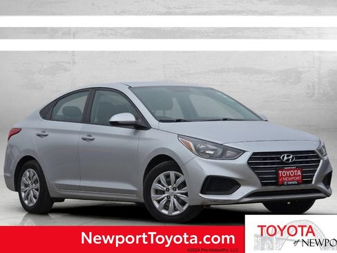 Used 2021 Hyundai Accent SE FWD image 1