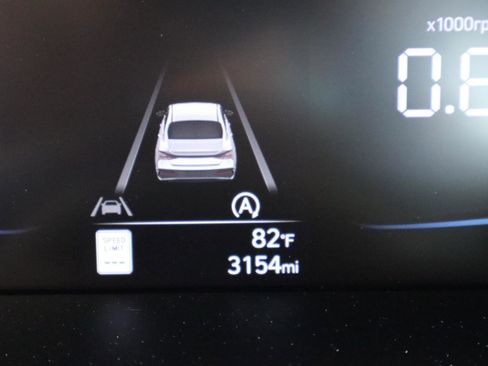 Used 2025 Hyundai Elantra SE image 19