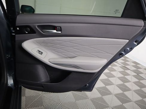 Used 2021 Toyota Avalon Limited w/ Advanced Safety Package image 28