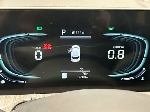 Used 2023 Kia Telluride EX w/ EX Captain's Chair Package FWD image 10