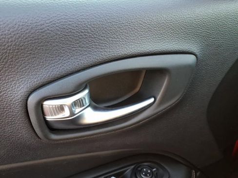 Used 2018 Jeep Compass Sport w/ Cold Weather Group image 17