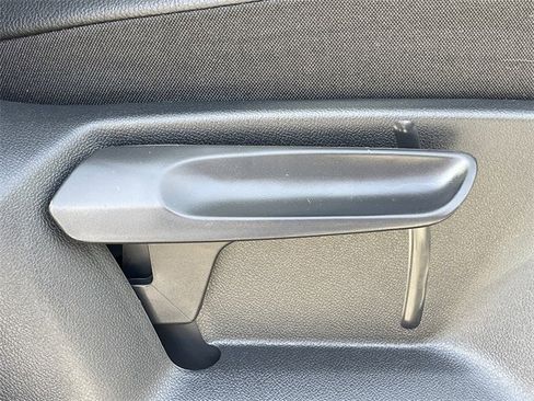 Used 2022 Volkswagen Tiguan SE image 28