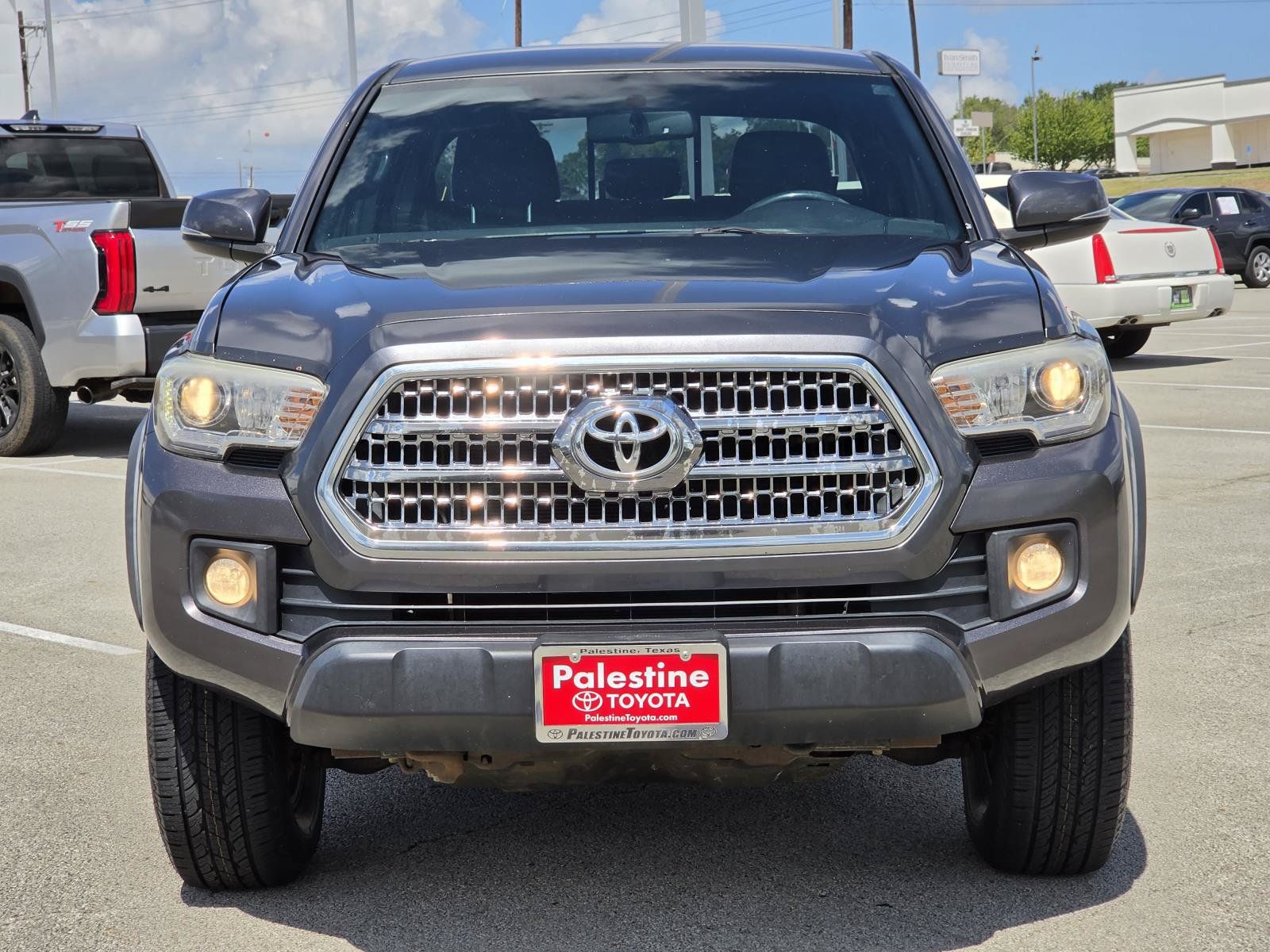 Used 2017 Toyota Tacoma TRD Off-Road w/ Tow Package RWD image 2