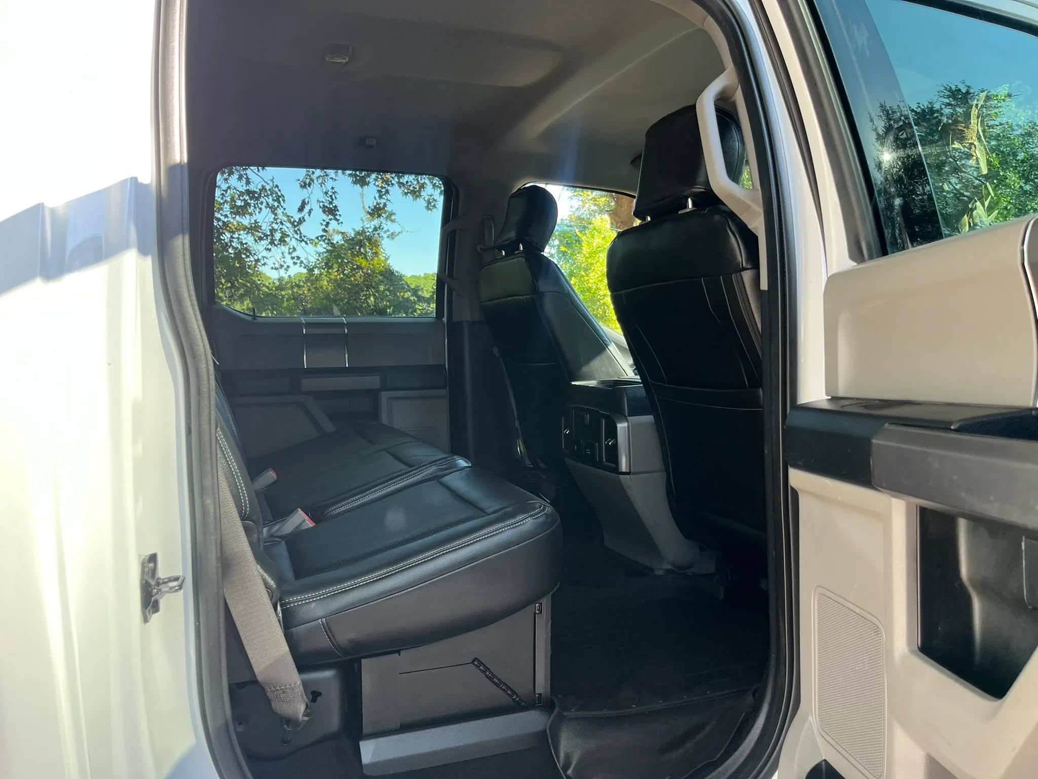 Used 2017 Ford F350 XLT w/ XLT Premium Package AWD/4WD image 16