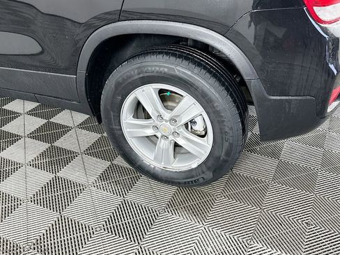 Used 2022 Chevrolet Trax LT w/ LT Convenience Package image 37
