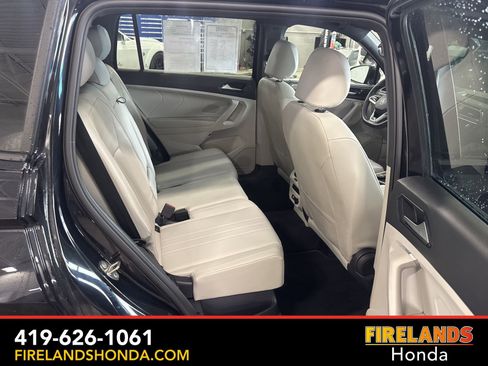 Used 2023 Volkswagen Tiguan SE R-Line image 31