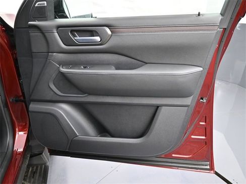 New 2025 Nissan Armada SL w/ Captain's Chari Seat Package image 33