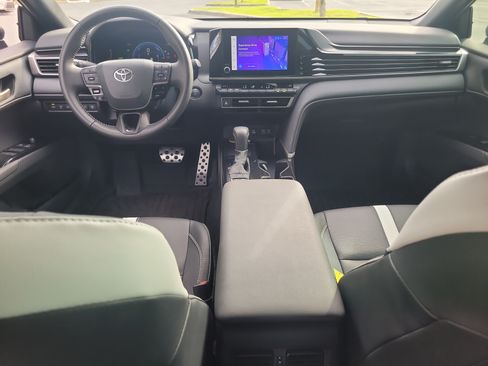 Used 2025 Toyota Camry SE FWD image 14