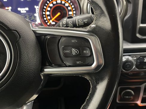 Used 2018 Jeep Wrangler Unlimited Sahara AWD/4WD image 7
