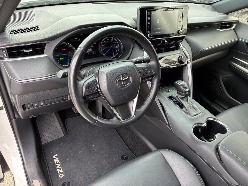 Used 2022 Toyota Venza XLE AWD/4WD image 16