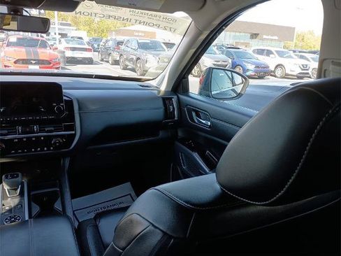 Certified 2024 Nissan Pathfinder SL w/ SL Premium Package image 11