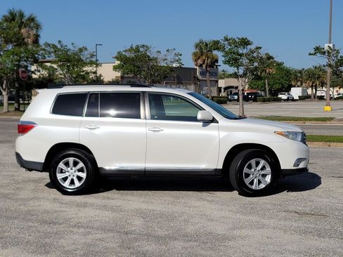 Used 2011 Toyota Highlander SE image 32