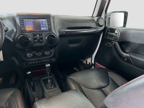 Used 2017 Jeep Wrangler Unlimited Rubicon AWD/4WD image 24