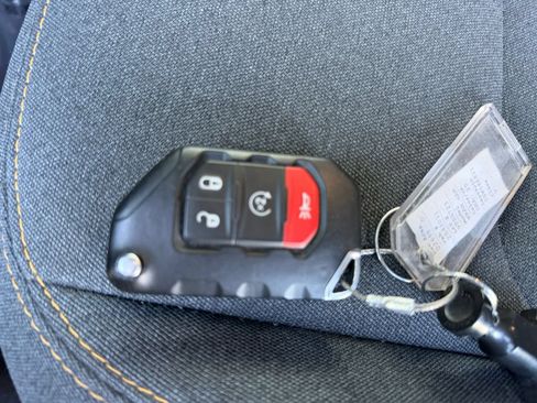 Used 2025 Jeep Wrangler Unlimited Sahara AWD/4WD image 24