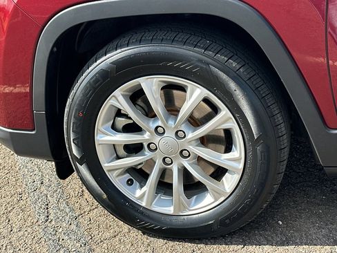 Used 2019 Jeep Cherokee Latitude w/ Popular Appearance Group FWD image 12