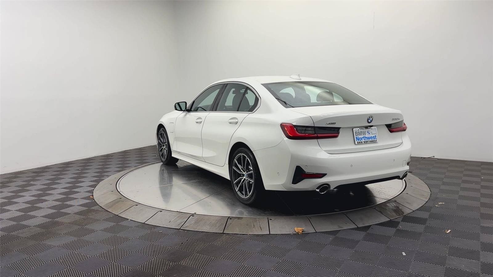 Used 2021 BMW 330e xDrive w/ Convenience Package AWD/4WD image 13
