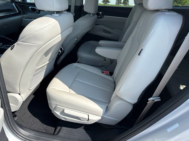 Used 2025 Kia Sorento EX AWD/4WD image 17