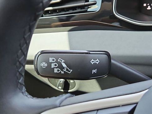 Used 2025 Volkswagen Jetta SE FWD image 23
