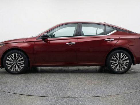 Used 2025 Nissan Altima 2.5 SV image 5