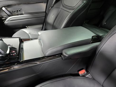 Used 2025 Land Rover Range Rover Sport SE image 29