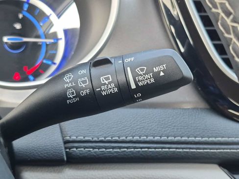 Used 2023 Chrysler Pacifica Touring-L FWD image 23