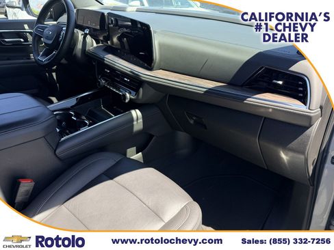 Used 2025 Chevrolet Suburban Z71 AWD/4WD image 7