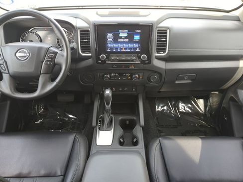 Certified 2024 Nissan Frontier SL w/ Technology Package RWD image 15