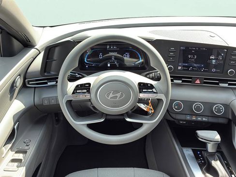 New 2026 Hyundai Elantra SE FWD image 17