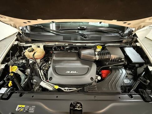 Used 2017 Chrysler Pacifica Touring-L image 12