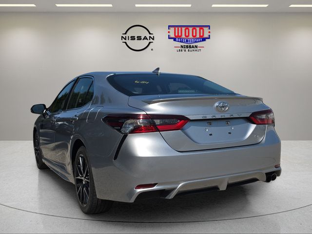Used 2022 Toyota Camry SE FWD image 4