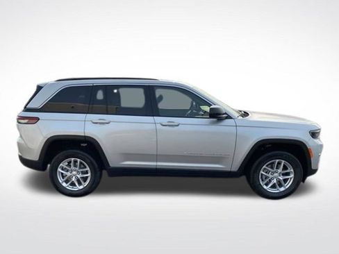 Used 2026 Jeep Grand Cherokee Laredo X AWD/4WD image 6