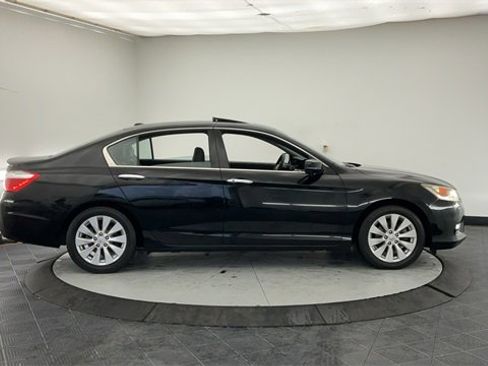 Used 2013 Honda Accord Touring image 12